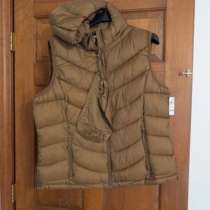 NWT Women's Camel Puffer Vest